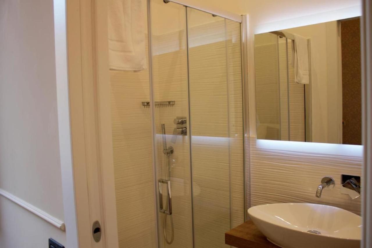 52 Vespasiano Vatican Suites Róma Szoba fotó
